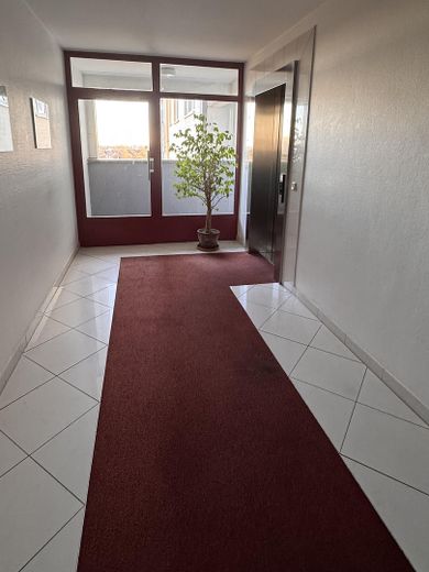 Moderne 3-Zimmer Wohnung mit Balkon im 10. OG in Köln-Eil (Porz) – Haueingang