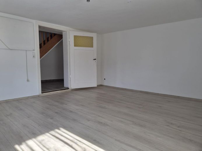 Viel Platz für ein gutes Leben in diesem freistehenden Einfamilienhaus mit Garten + Einliegerwohnung – Auch im EG viel Platz