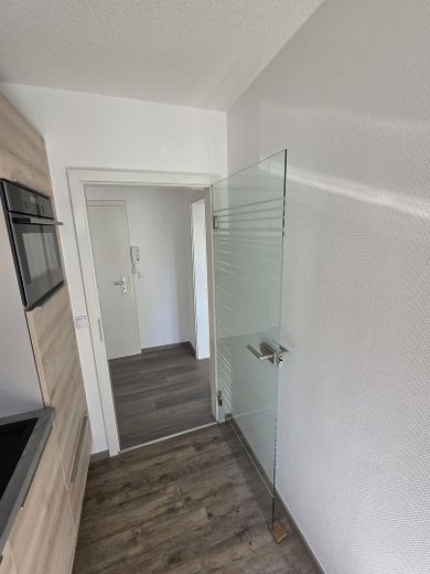 2 Zi.-Wohnung • Hell, modern & komfortabel • Ankommen und wohlfühlen – Tolles Licht durch Glastüren