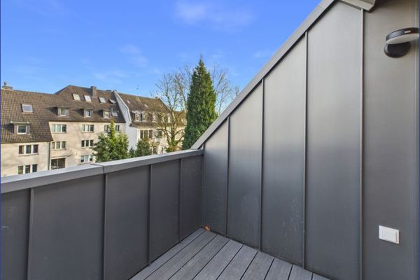 Wohnen im Essener-Norden! 
Erstbezug nach Kernsanierung - moderne DG-Whg. mit Loggia in Altenessen!