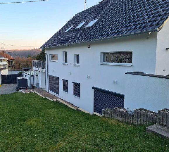 Traumhaus mit Einliegerwohnung in Saabrücken, Pool, Sauna, Klima .... – Seitenansicht Gesamtobjekt