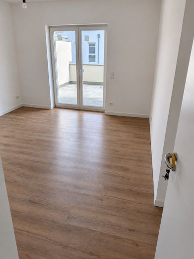 Villalar bölgesinde konforlu balkona sahip modern 3 odalı mutfak-banyo-oturma odalı çatı katı dairesi *ilk kullanım* – Fotoğraf 4