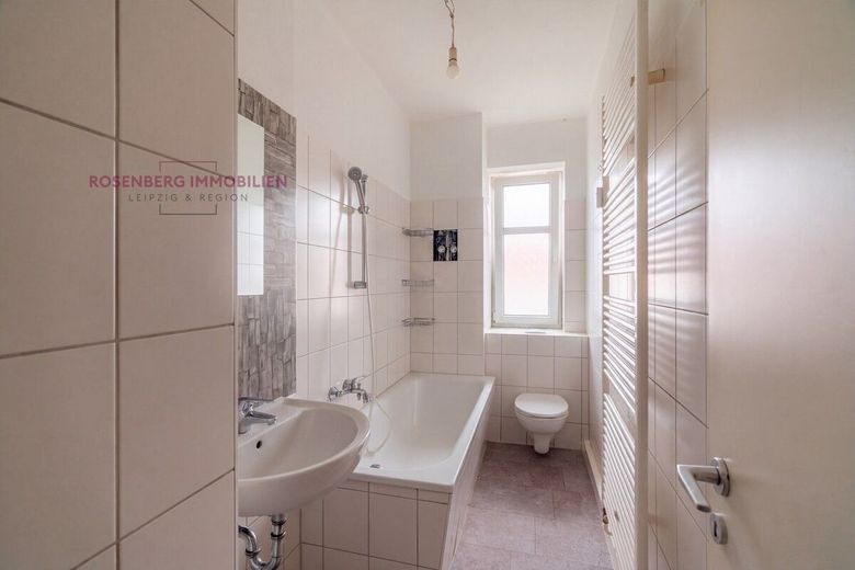 Gepflegte 3-Zimmer-Kapitalanlage im charmanten Altbau in Leipzig / Schönefeld  *4,95% Brottorendite* – Immobilie in Leipzig/Schönefeld-Abtnaundorf zu verkaufen_Badezimmer