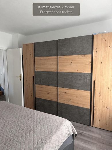 624 m² Grundstück mit Entwicklungspotenzial – modernisiertes Einfamilienhaus in Lorsch – EG Schlafzimmer klimatisiert