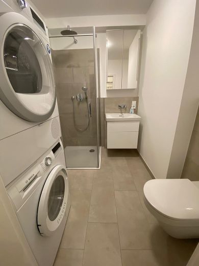 1073 Modernes WG-Zimmer in Top-Ausstattung – Bad