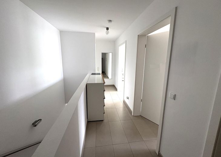 Maisonette di 3,5 locali * ASCENSORE * POMPA DI CALORE * 102mq + 19mq BALCONI – Flur oben