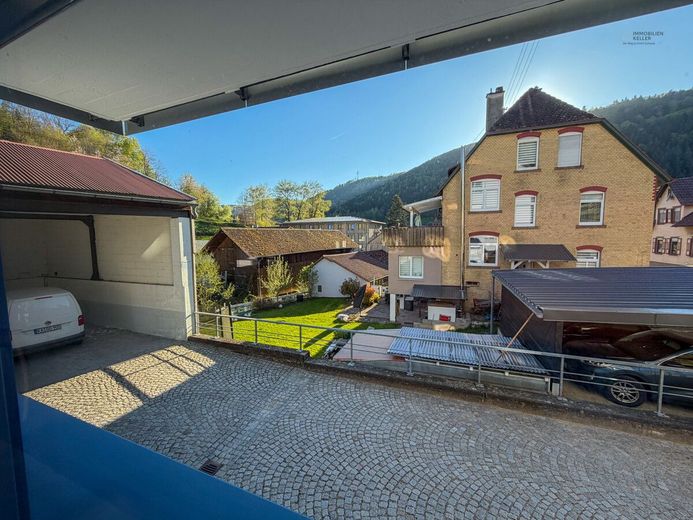 Haus im Haus- 6,5 Zimmer Wohnung in zentraler Lage – Aussicht