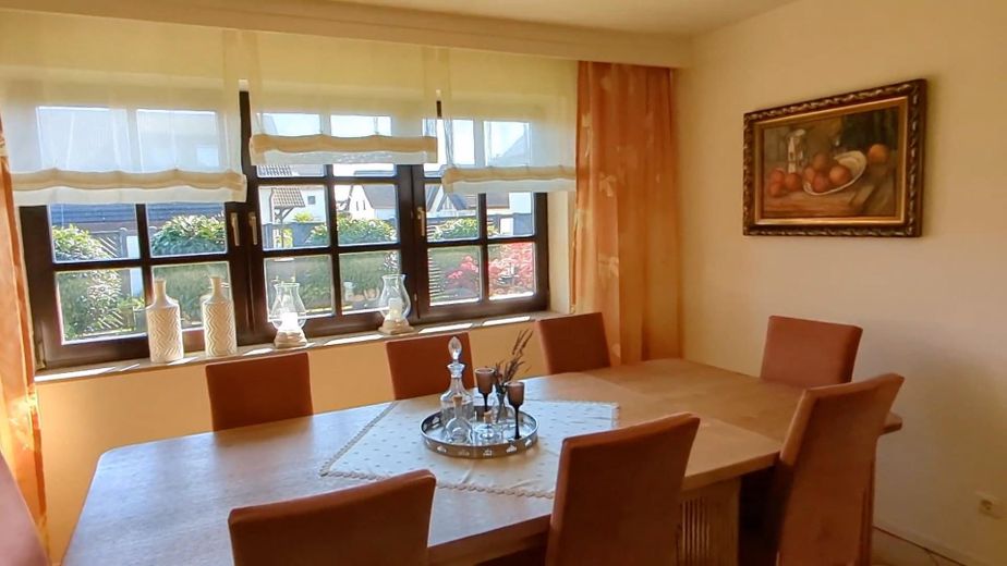 Exceptional Detached House in a Dream Location on the Edge of Open Fields – Esszimmer