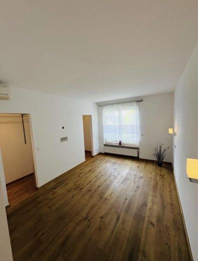 Exklusiver, kernsanierter Bungalow in Damm - wohnen auf einer Ebene – Schlafzimmer mit Ankleide