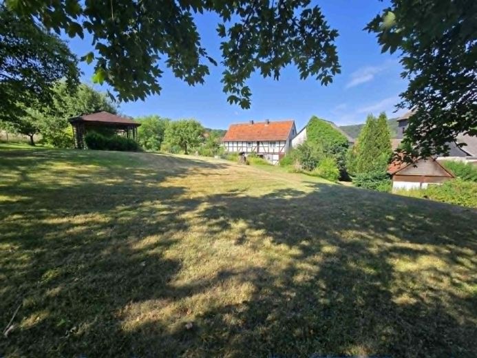 Bebra-OT, EFH + Scheune – 08ea40d0cce7564be02a2b975b43af69.jpg
