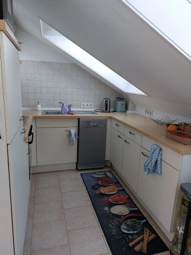 Dicht bij de stad, maar toch midden in het groen: lichte, rustige 3-kamerwoning – Küche