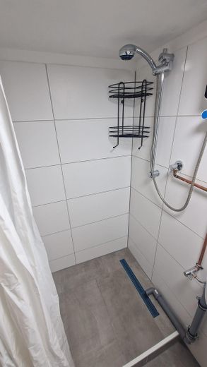One Room Appartment with Toilette, Shower, Kitchen etc inside – Foto 3