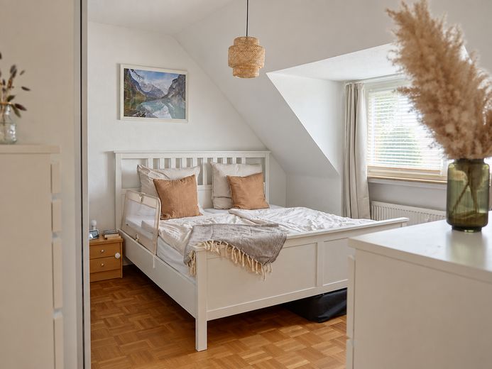 Umfangreich modernisierte 4-Zimmer-Wohnung mit großem Balkon + ca. 30qm2 Dachboden im Moltkeviertel – Schlafzimmer