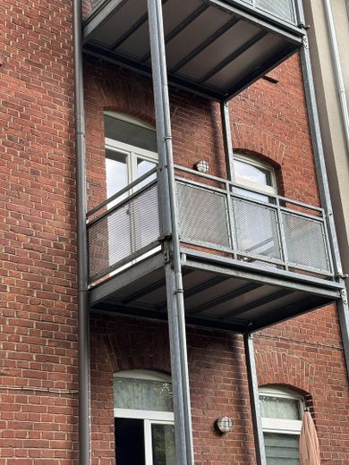 Güzel balkonlu ve yeşil manzaralı 2 odalı daire kiralıktır! – Balkon