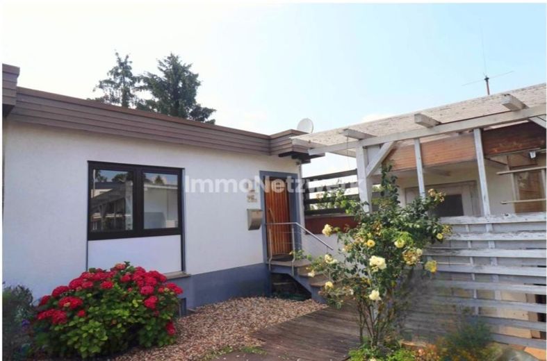 Bungalow mit Flachdach und Mezzaningeschoss – Foto 1