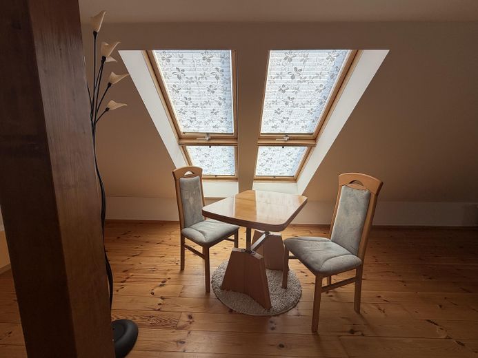 Lichtdurchflutete 2-Zimmer-Dachgeschosswohnung mit zusätzlichem Wohnbereich im Spitzboden – Foto 5