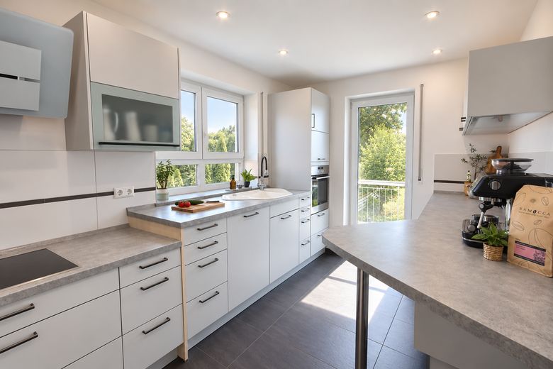 Vivir completamente amueblado con 190 m² de jardín privado y 117 m² de superficie habitable – Küche
