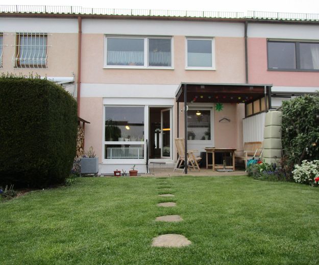 Direct intrekken in uw eigen huis met tuin aan de rand van München – Hausansicht vom Südgarten