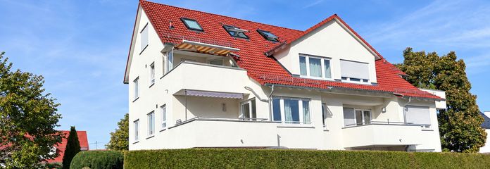 Céntrico y tranquilo: piso de 4 habitaciones con balcón en el corazón de Maichingen – Außenansicht