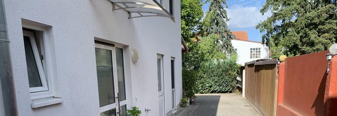 Grosszügige 2-Zimmerwohnung, ruhig gelegen – Aussenansicht und Hof