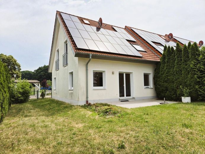 Von Privat: Reiheneckhaus in ruhiger Lage Schwarzenbruck / OT Lindelburg – Gartenansicht