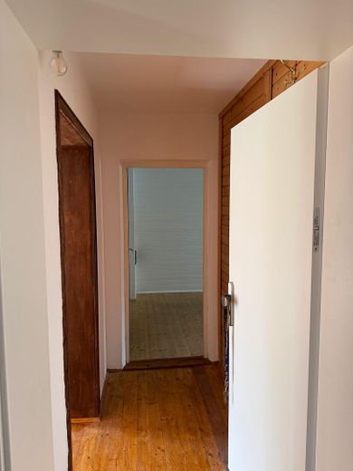 Wohnung im Grünen mit Garten und Hobby-Schrauberwerkstatt – Eingang / Flur