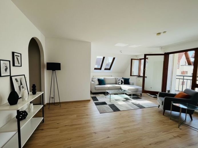Gärtringen: Zentrale 2,5 ZW mit Balkon und TG-Stellplatz – Photo 1