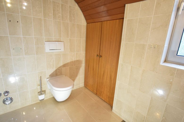 Wysokiej klasy apartament typu penthouse w dzielnicy willowej Frankenforst (Bergisch Gladbach) – Gäste WC