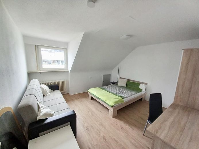 SENZA PROVVIGIONE: appartamento mansardato di 3 locali, loggia, garage, investimento di capitale / uso proprio – Zimmer 3 mit Möblierung