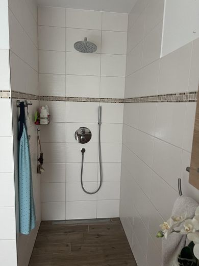 Dusche im Bad