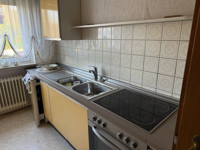 Großzügiges 2-/3- Familienhaus in ruhiger Lage mit flexiblen Nutzungsmöglichkeiten – Küche EG