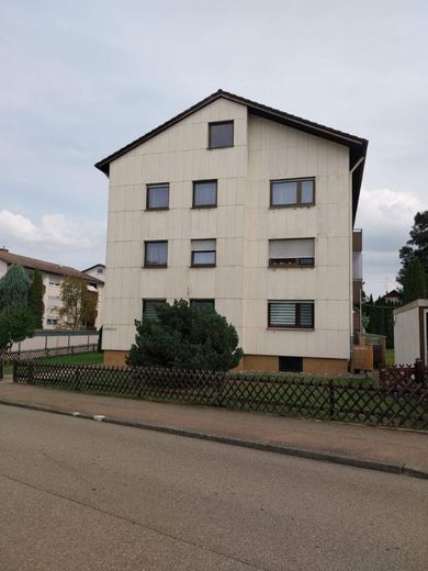 Schöne EG-Wohnung mit Balkon und Einbauküche in guter Lage – Bild 4