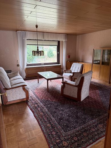 Verkauf eines Einfamilienhauses mit Doppelgarage und großzügigem Garten – Foto 9