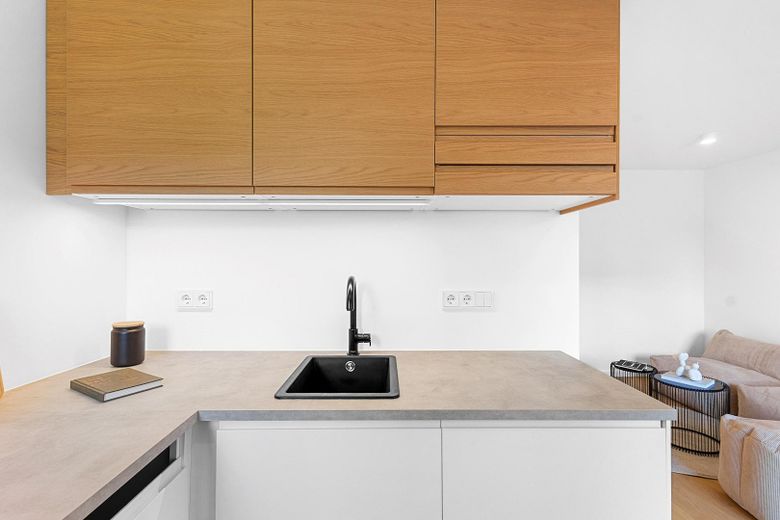 Provisionsfrei & Kernsaniert vom Architekten - 2 Zimmer, Loggia und EBK – Küche