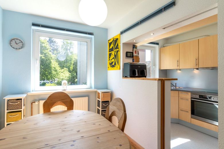 4-Zimmer-Wohnung in Wedel-Schulau mit Balkon und Tiefgaragenstellplatz – Essbereich