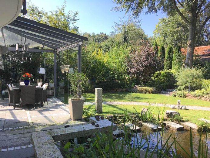Baldham, Freistehendes Einfamilienhaus in sehr ruhiger Lage – Wintergarten mit Garten