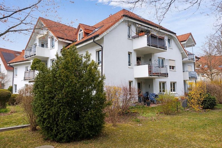 Dresden / Kesselsdorf – prov.frei: 2 Zi. Whg., sep. Küche, Bad (WA+DU), Balkon und TG – Hausansicht Ost
