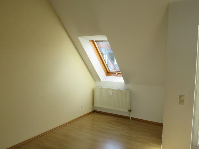Bezugsfreie Maisonette-Wohnung nahe der Dachauer Altstadt, Erbpacht – Wohnzimmer