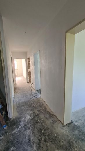 Erstbezug nach Sanierung - 4-Zi Wohnung mit Balkon – Flur
