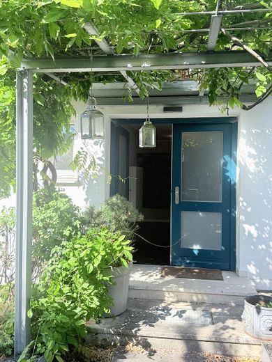 Exklusive möblierte Doppelhaushälfte mit 175 m², großem Privatgarten und Loftcharakter in Gräfelfing – Eingang