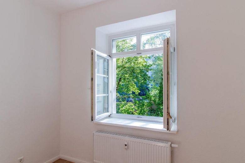 Frei & neu modernisiert - energieeffizienter Wohntraum mit Wellness-Bad & Balkon in Top-Lage – Schlafzimmer