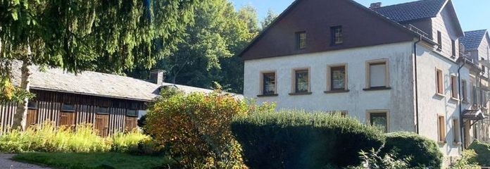 Natur pur: 1-3 Familienhaus in Alleinlage bei Konradsreuth