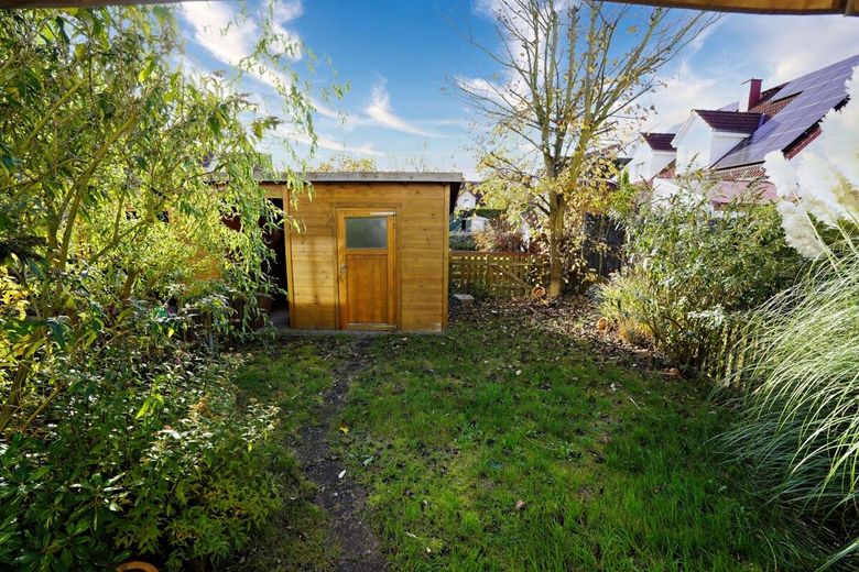 Sofort verfügbar: Gut geschnittenes Reihenmittelhaus in Langenhagen - Kaltenweide zu verkaufen! – Garten