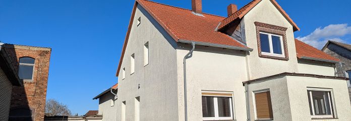 Großzügiges Sanierungsobjekt mit Einliegerwohnung – viel Potenzial für Familien oder MFH – Haus Frontansicht