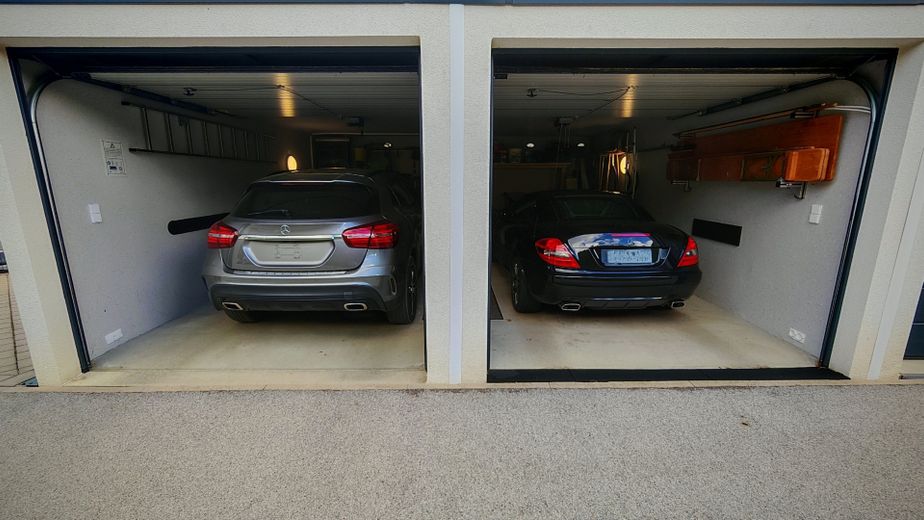 Doppelgarage mit div. Ablagen