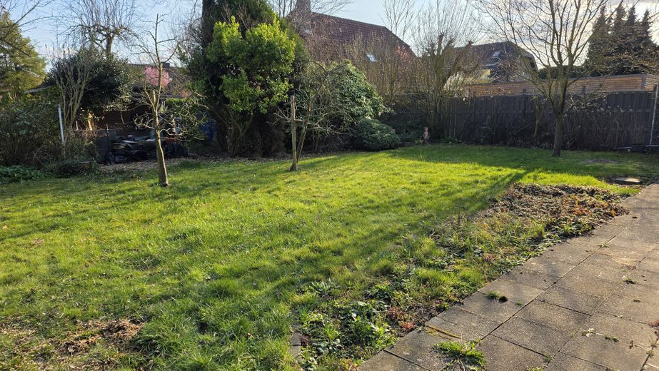 Großes Zweifamilienhaus in zentraler Lage von Bedburg – Garten