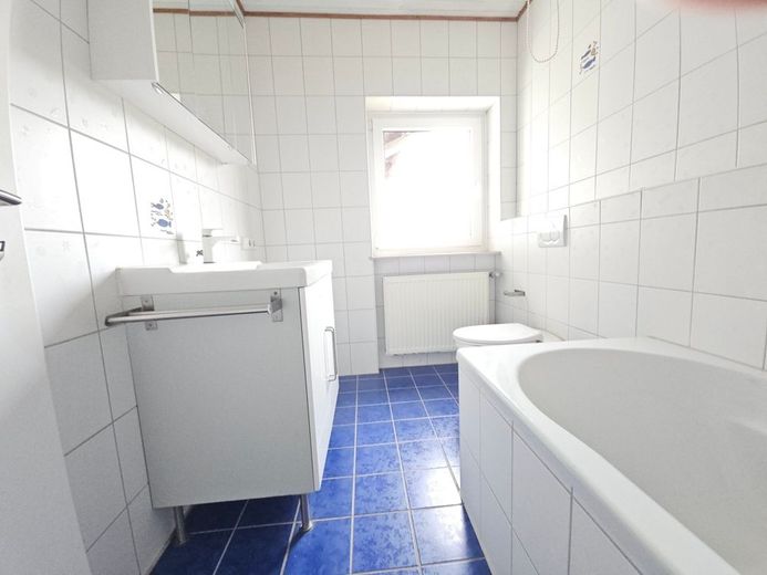 Tief durchatmen - Wohnen in der Ruhezone!
Große Eigentumswohnung im Lautertal zu verkaufen. – 5267 - Bad