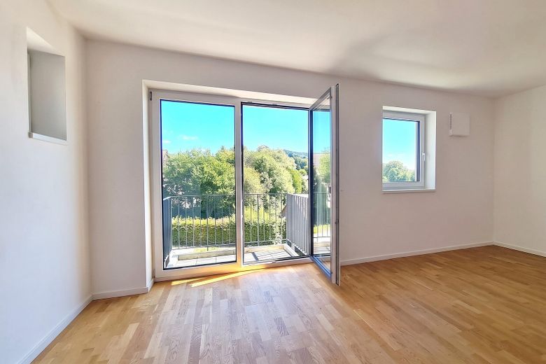 Freyung merkez · 2 odalı daire · KfW-55 · yeni · basamaksız erişim · komisyonsuz – Wohnbereich