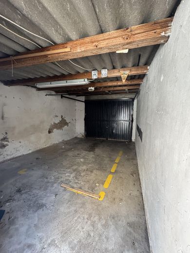 केंद्रीय स्थान में संभावनाओं वाला बहु-परिवारिक मकान – 180m², 11 कमरे – Garage 