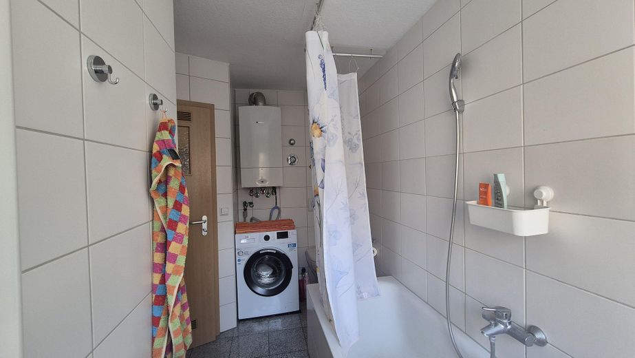 شقة مريحة من غرفة واحدة مع شرفة في المنطقة الشرقية من كارلسروه – Badezimmer